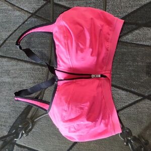 Victoria's Secret VSX Sports Bra Size 36 DD